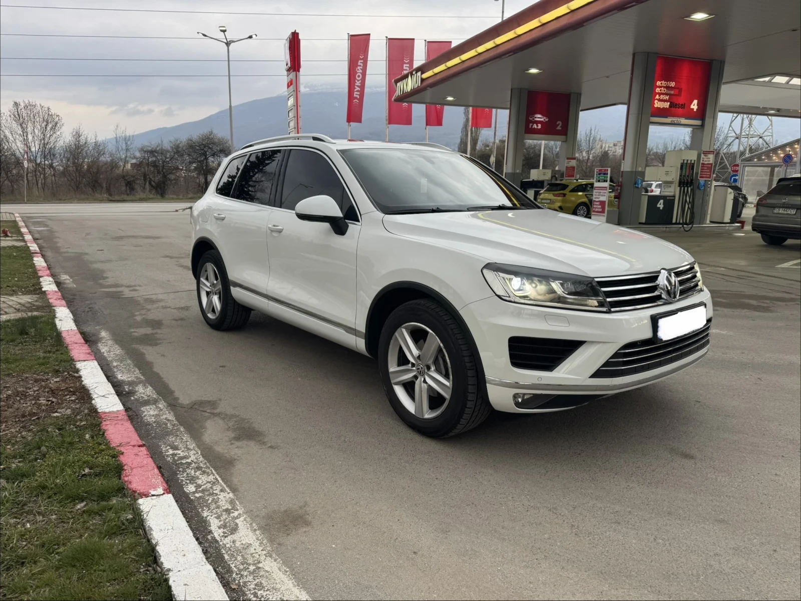 VW Touareg R-Line / Offroad Plus, снимка 3 - Автомобили и джипове - 53967330