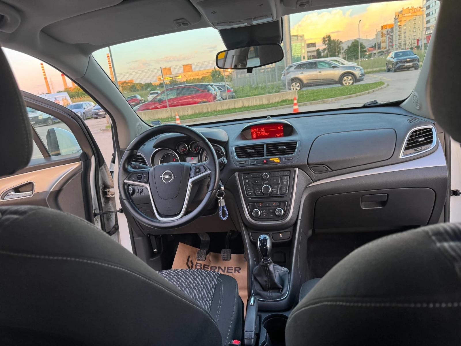 Opel Mokka 1, 4 Turbo LPG фабрична газ, снимка 14 - Автомобили и джипове - 54705941