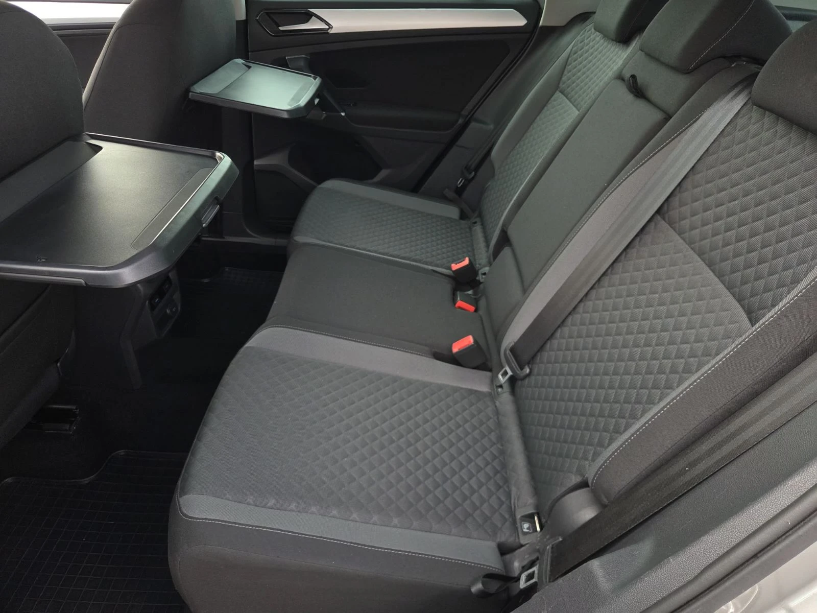 VW Tiguan 2.0TDI, снимка 7 - Автомобили и джипове - 55137574