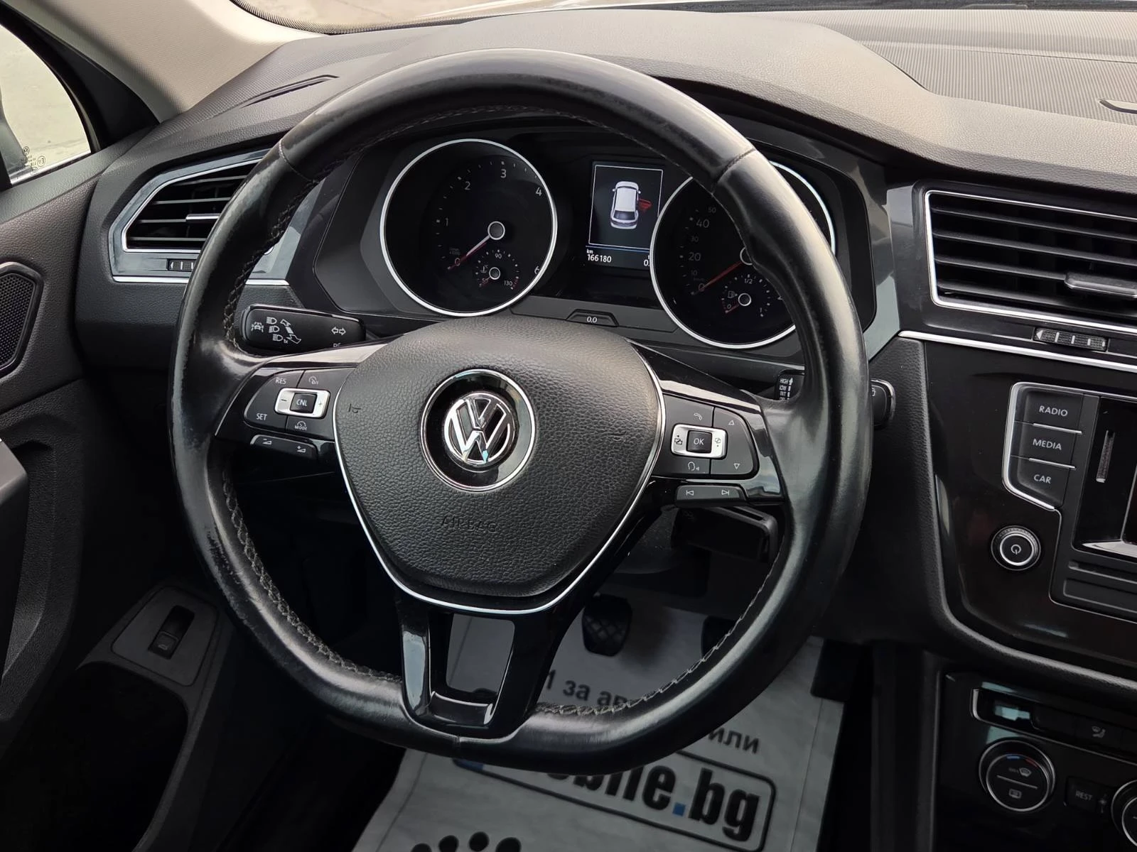 VW Tiguan 2.0TDI, снимка 12 - Автомобили и джипове - 55137574