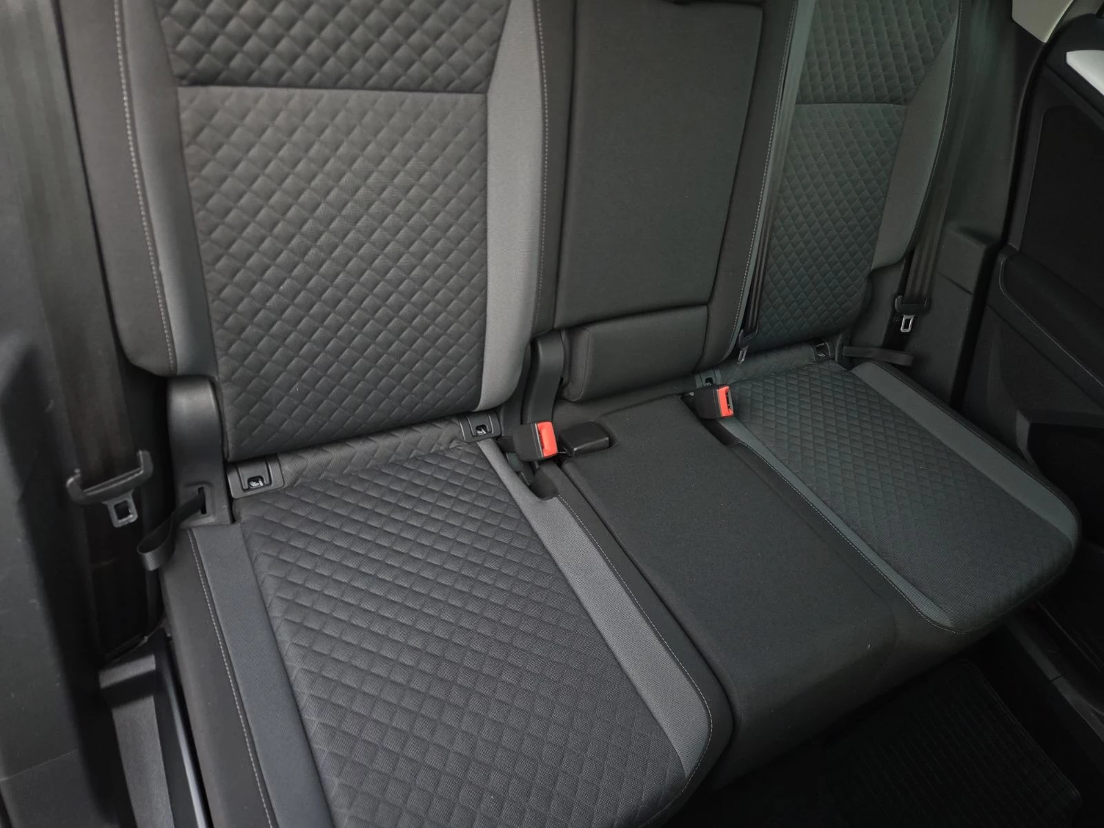 VW Tiguan 2.0TDI, снимка 10 - Автомобили и джипове - 55137574