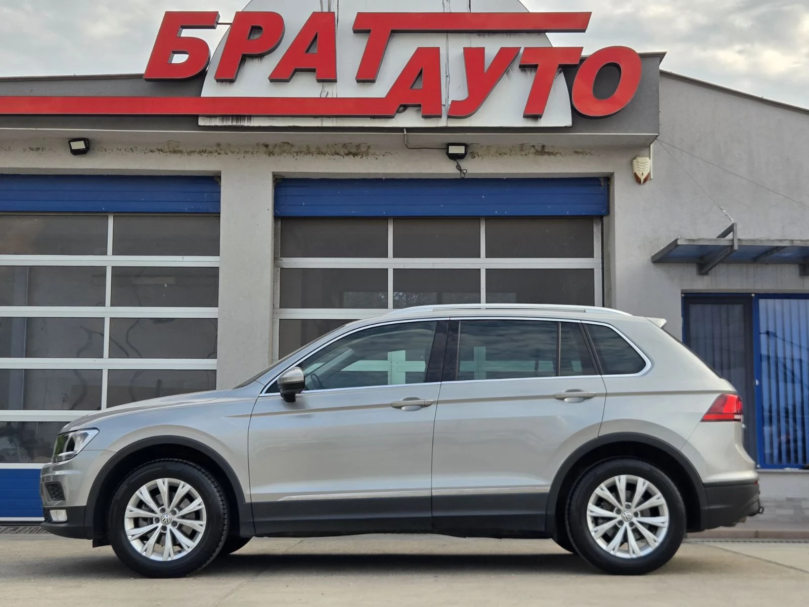 VW Tiguan 2.0TDI, снимка 6 - Автомобили и джипове - 55137574