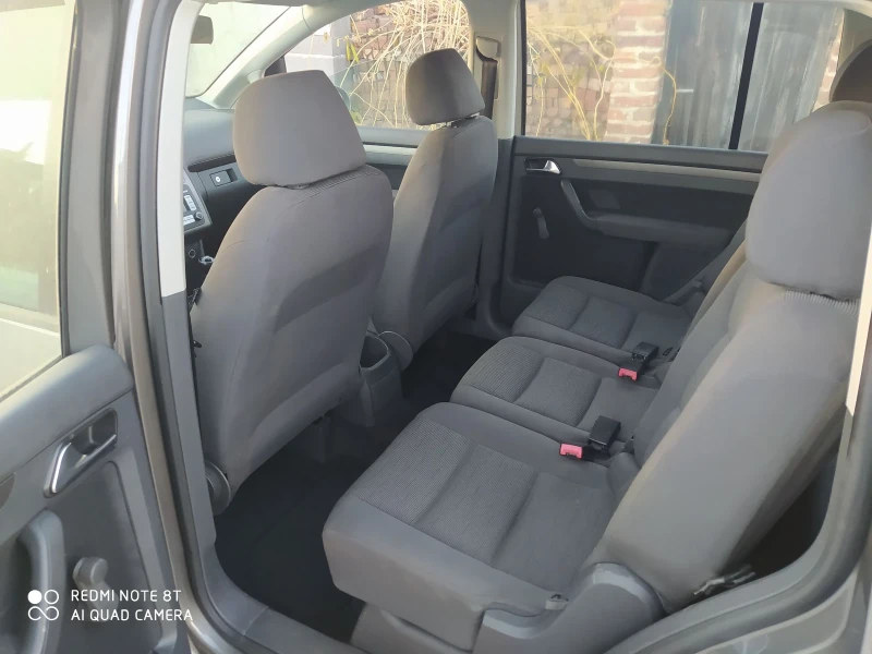 VW Touran 1.6 105 k.c 7 местен, снимка 11 - Автомобили и джипове - 47894793