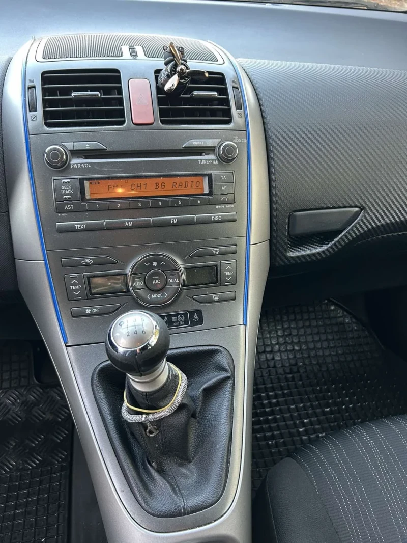 Toyota Auris 126 к.с. D4D 2.0 Keyless GO + подарък, снимка 5 - Автомобили и джипове - 53119143