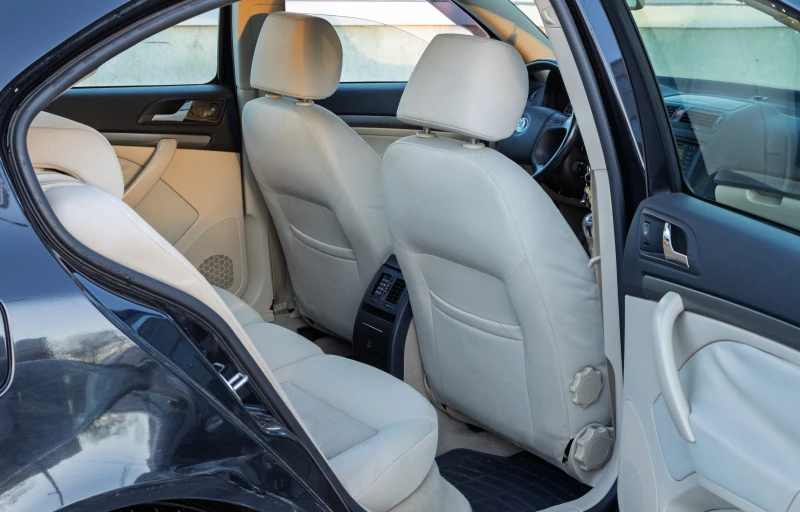 Skoda Octavia 1.6 MPI Газ/LPG, снимка 6 - Автомобили и джипове - 53172673