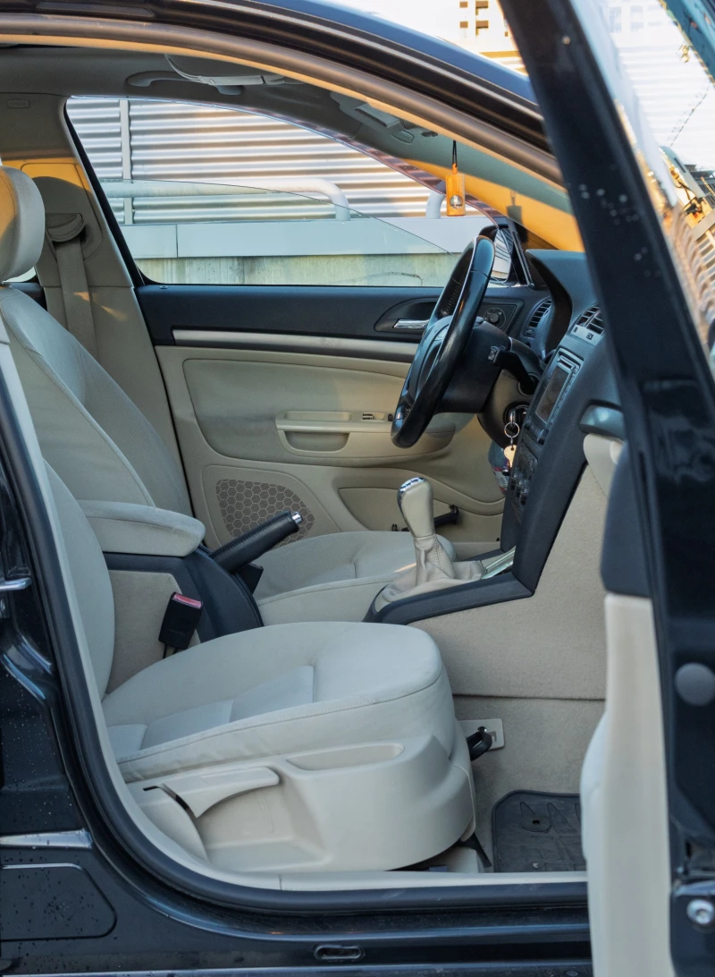 Skoda Octavia 1.6 MPI Газ/LPG, снимка 7 - Автомобили и джипове - 53172673