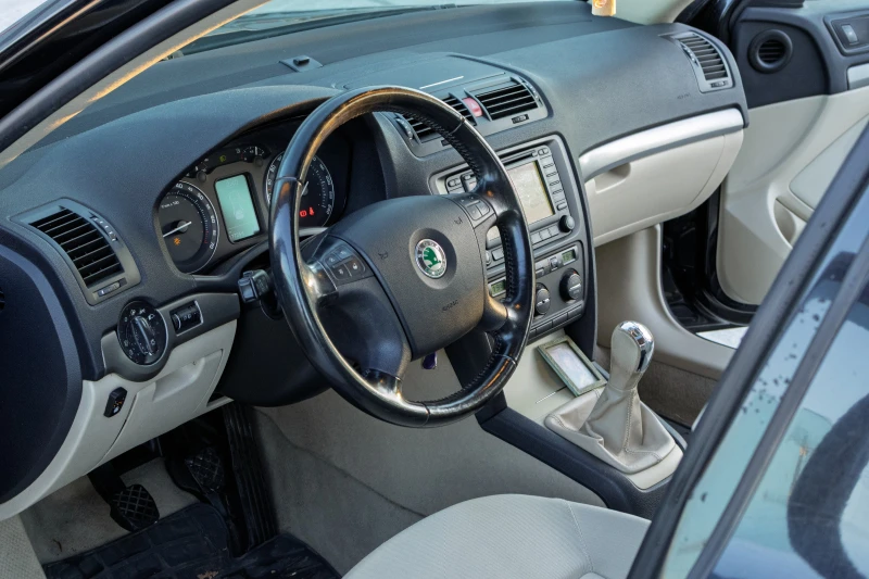Skoda Octavia 1.6 MPI Газ/LPG, снимка 8 - Автомобили и джипове - 53172673