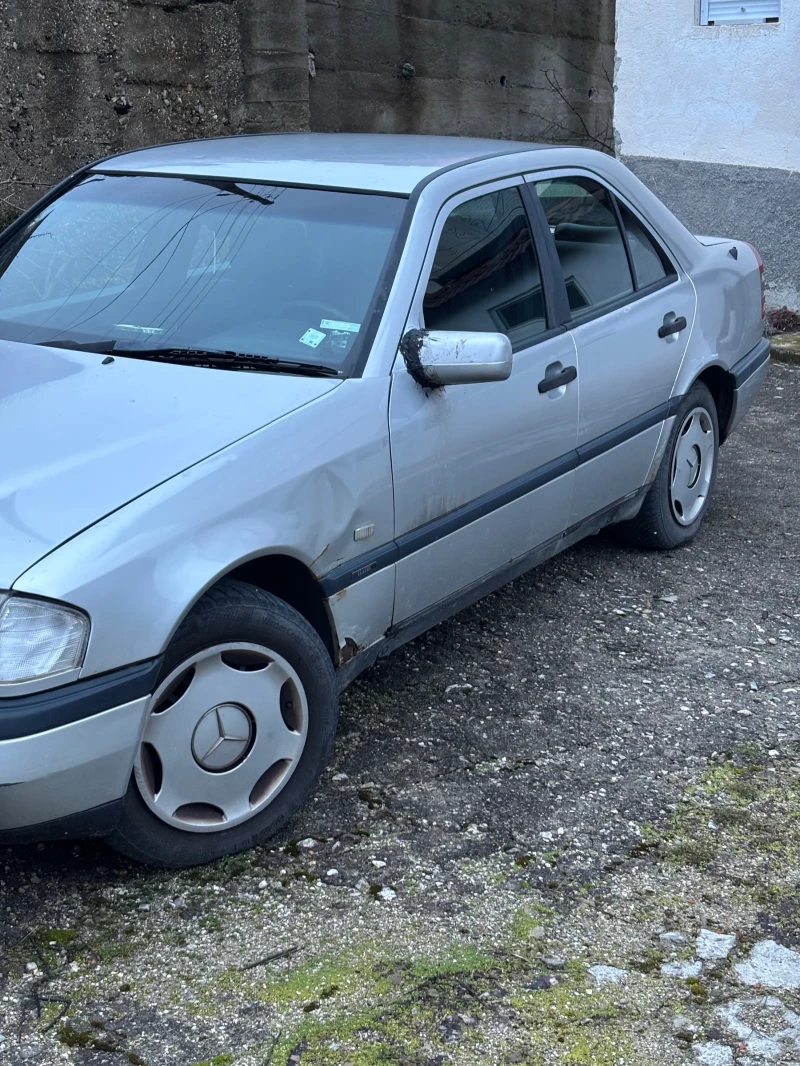 Mercedes-Benz C 180, снимка 4 - Автомобили и джипове - 53357825