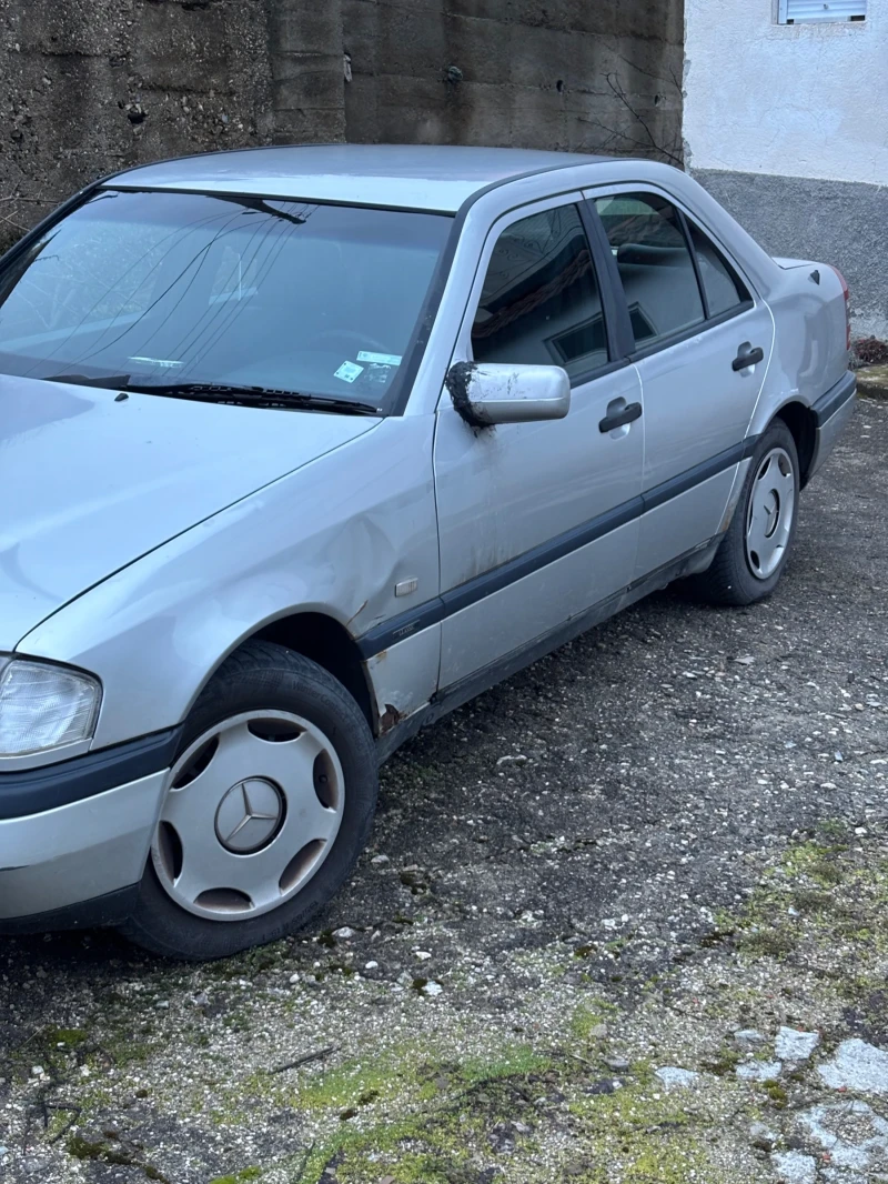 Mercedes-Benz C 180, снимка 2 - Автомобили и джипове - 53357825