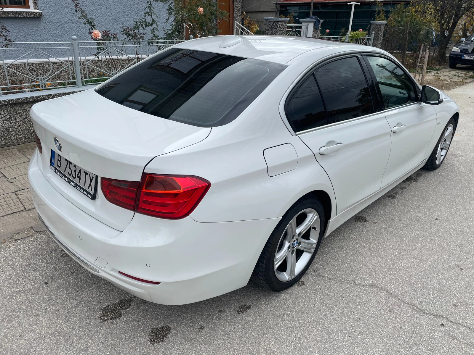 BMW 318 F30-luxury edititon - изображение 4