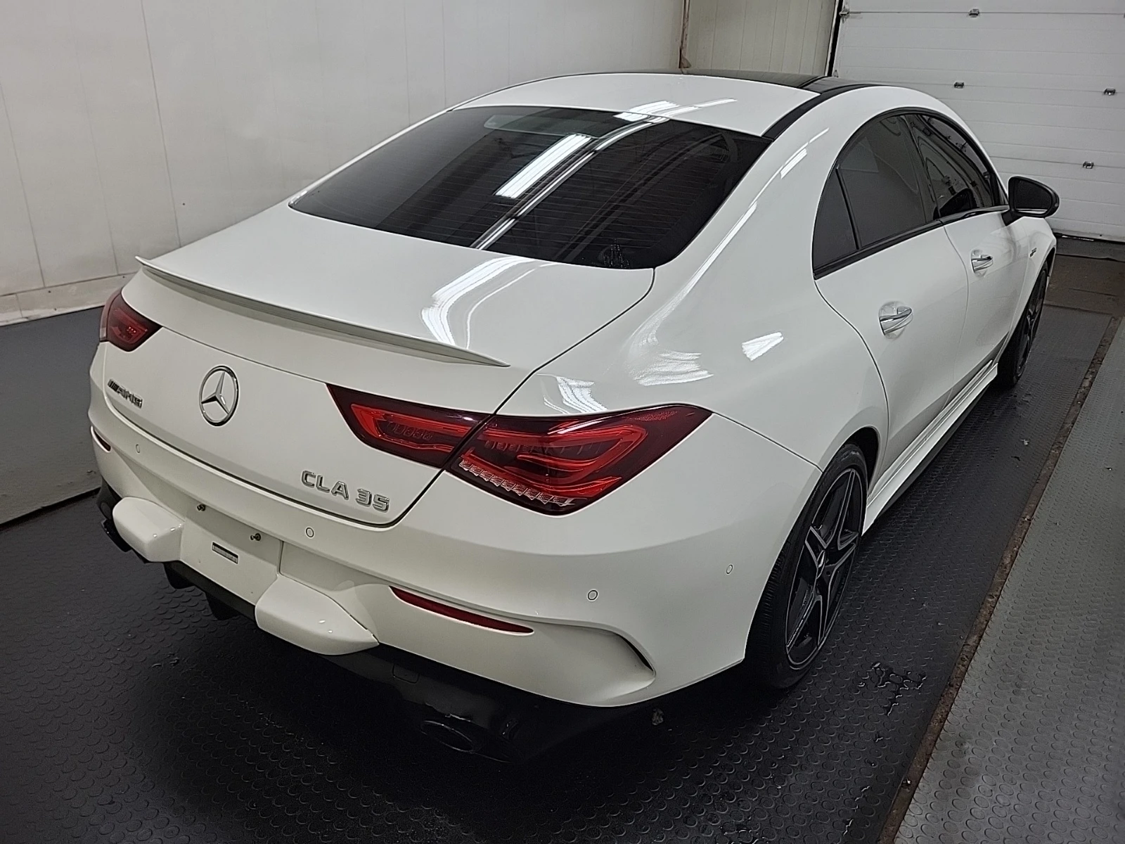 Mercedes-Benz CLA 350 AMG * 4MATIC * PANORAMA * CARFAX * АвтоКредит - изображение 4
