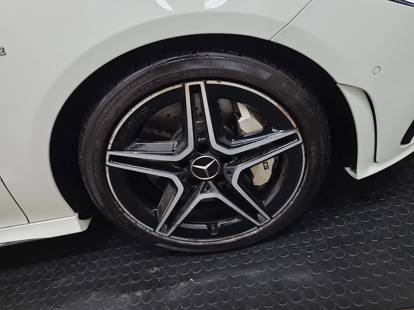 Mercedes-Benz CLA 350 AMG * 4MATIC * PANORAMA * CARFAX * АвтоКредит - изображение 5
