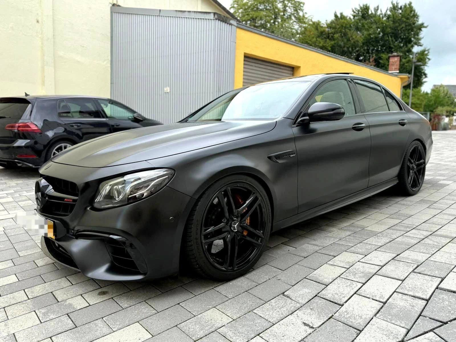 Mercedes-Benz E 63 AMG S ОЧАКВАН ВНОС ПАНОРАМА ЧЕРЕН САТЕН ЛИЗИНГ 100% - изображение 4
