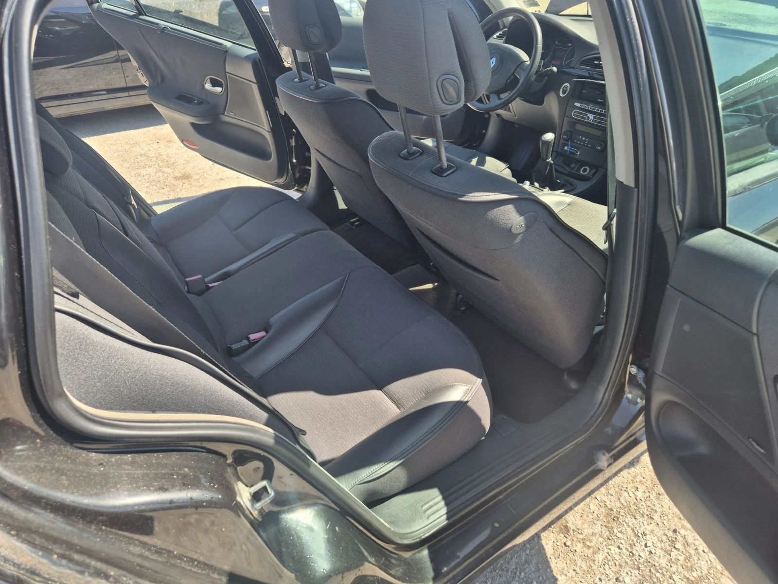 Renault Laguna 2.0 I 16 V PRIVILEGE, снимка 6 - Автомобили и джипове - 54337151