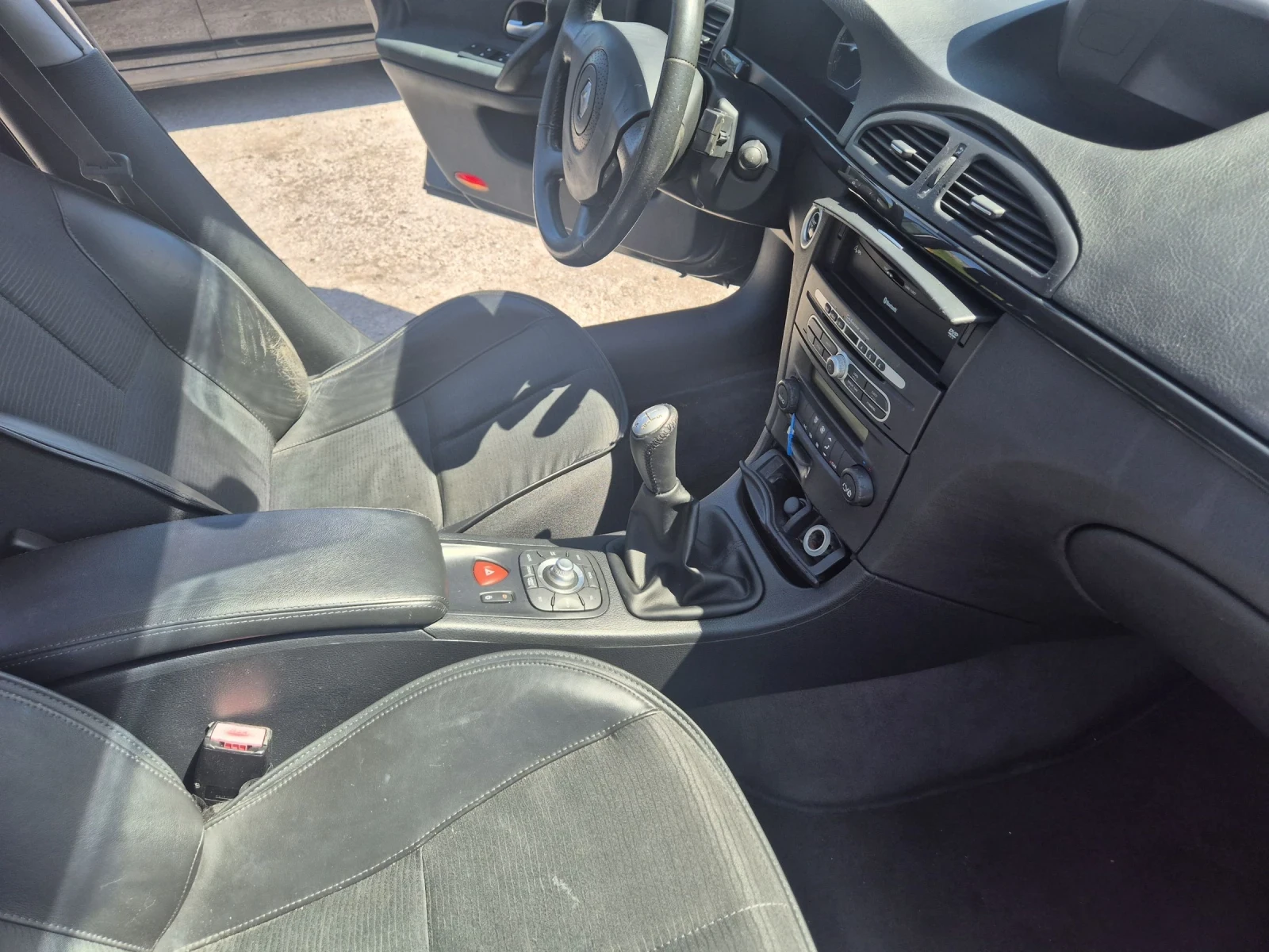 Renault Laguna 2.0 I 16 V PRIVILEGE, снимка 9 - Автомобили и джипове - 54337151
