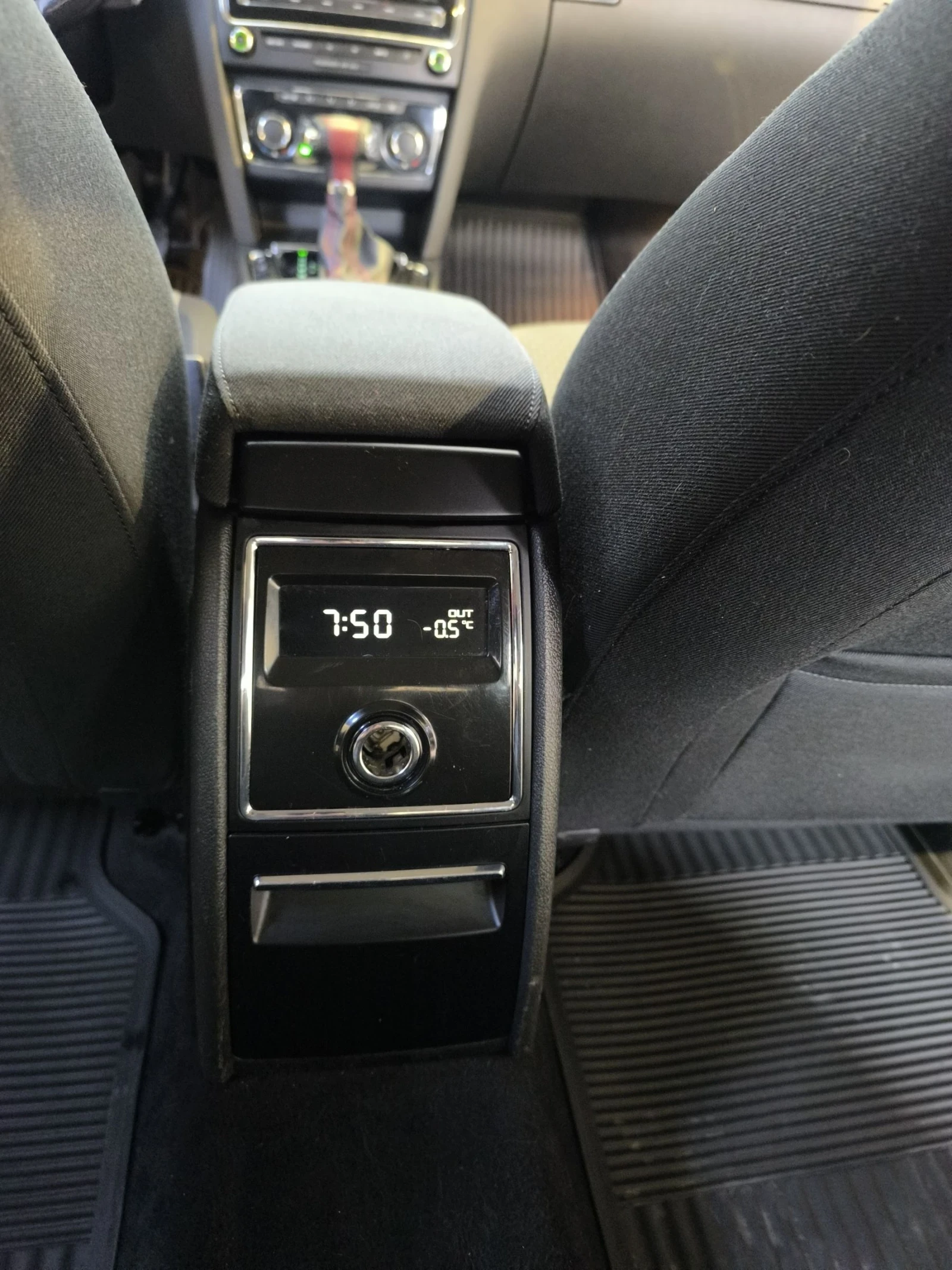 Skoda Superb, снимка 9 - Автомобили и джипове - 54462693
