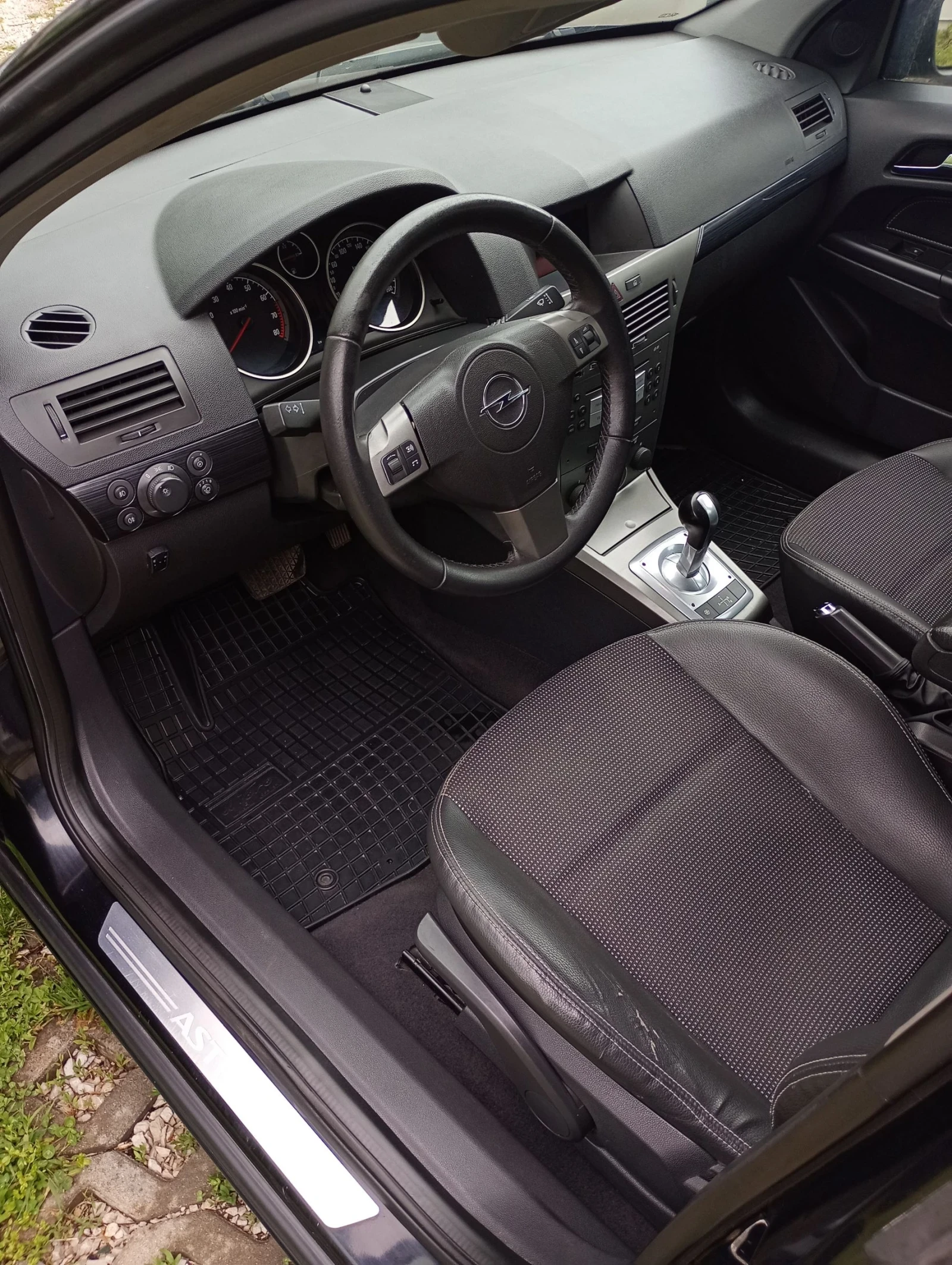 Opel Astra H, снимка 8 - Автомобили и джипове - 54584084