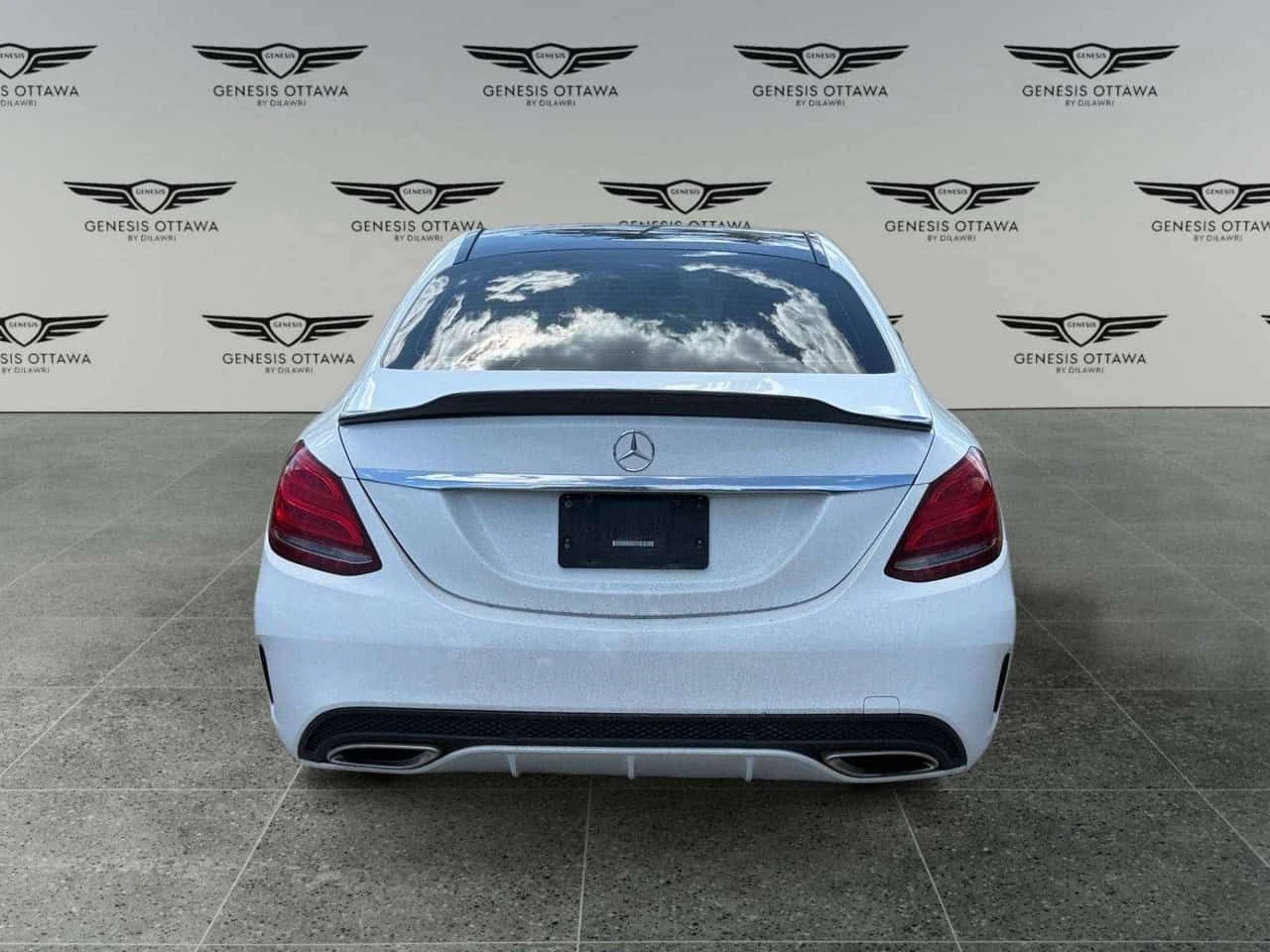 Mercedes-Benz C 300 * AWD | Premium Audio | Leather | Sunroof * CARFAX, снимка 4 - Автомобили и джипове - 54791730