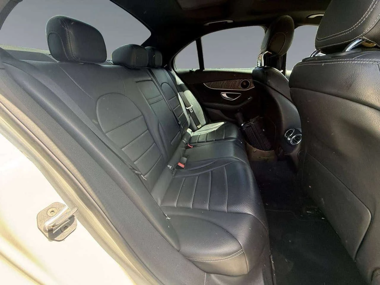 Mercedes-Benz C 300 * AWD | Premium Audio | Leather | Sunroof * CARFAX, снимка 17 - Автомобили и джипове - 54791730
