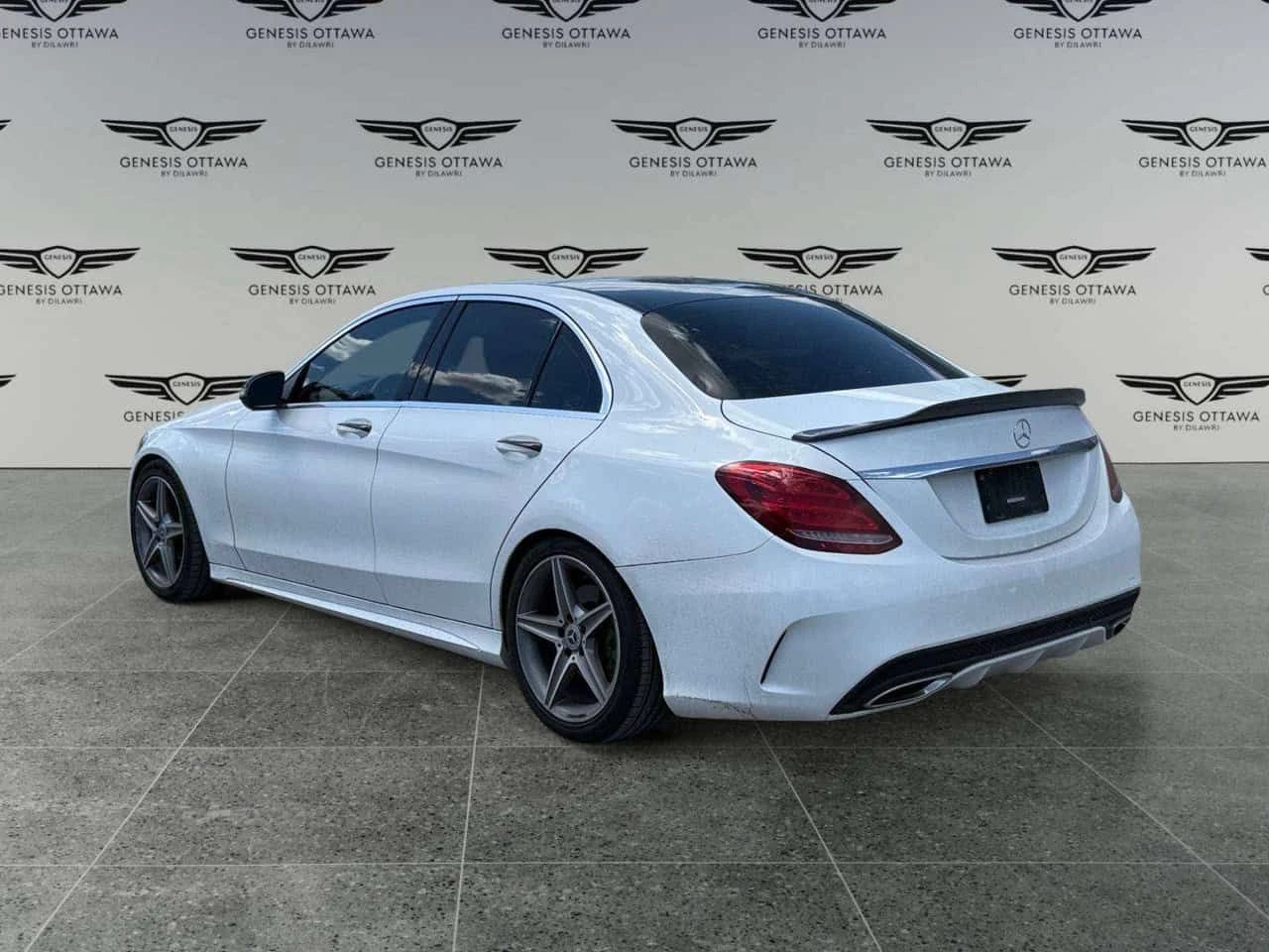 Mercedes-Benz C 300 * AWD | Premium Audio | Leather | Sunroof * CARFAX, снимка 3 - Автомобили и джипове - 54791730
