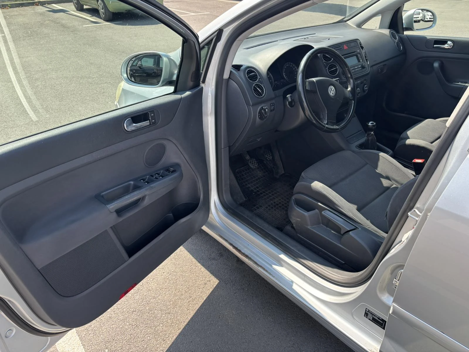 VW Golf Plus 1.6 FSI, снимка 12 - Автомобили и джипове - 55593772