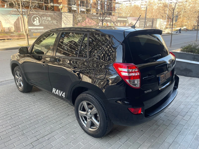 Toyota Rav4 2.0D4D Kamera PODGREV KOJA NAVI KEYLESS, снимка 5 - Автомобили и джипове - 48398238