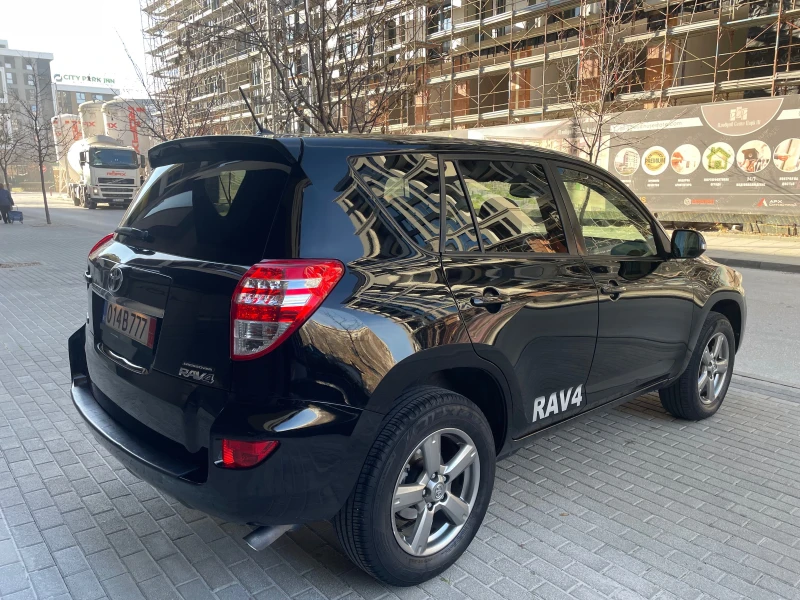 Toyota Rav4 2.0D4D Kamera PODGREV KOJA NAVI KEYLESS, снимка 7 - Автомобили и джипове - 48398238