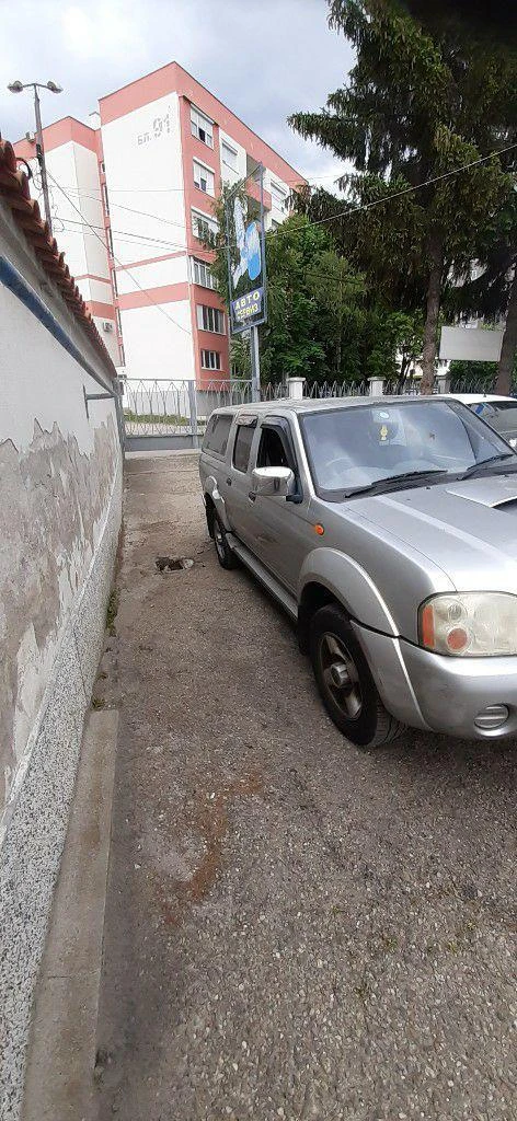 Nissan Navara 2.5td, снимка 15 - Автомобили и джипове - 21410834