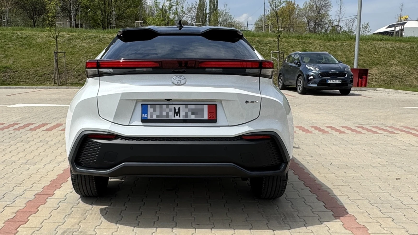Toyota C-HR 2.0 HEV TEAM D FULL TOP НАЛИЧНА - изображение 5