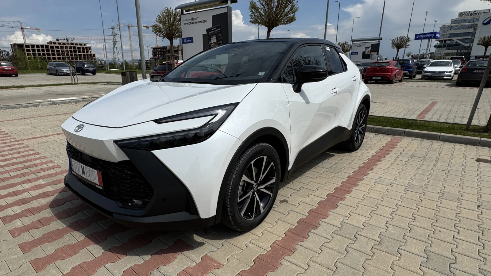 Toyota C-HR 2.0 HEV TEAM D FULL TOP НАЛИЧНА - изображение 2