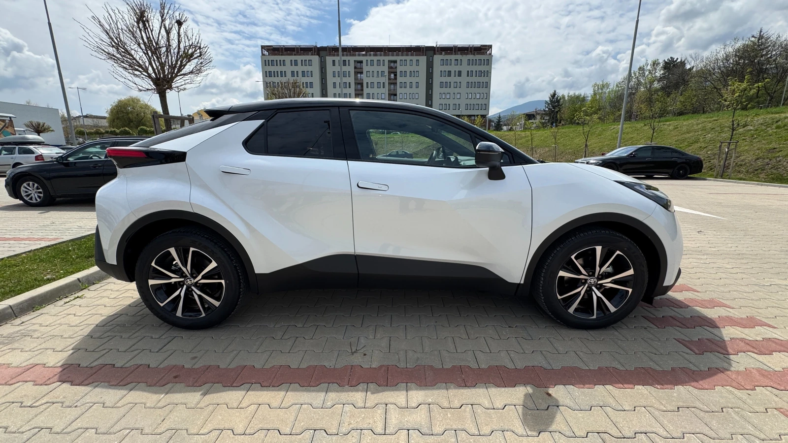 Toyota C-HR 2.0 HEV TEAM D FULL TOP НАЛИЧНА - изображение 4
