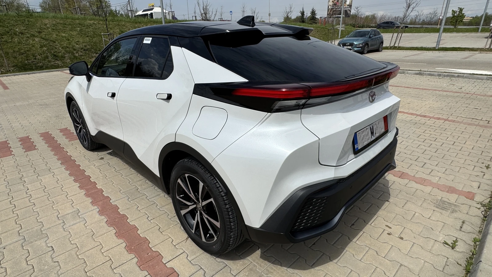 Toyota C-HR 2.0 HEV TEAM D FULL TOP НАЛИЧНА - изображение 6