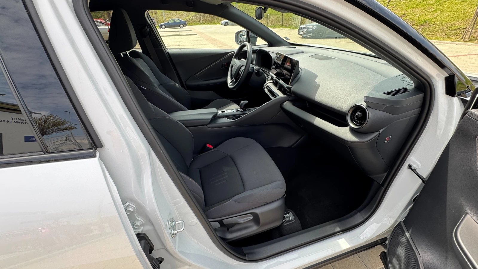 Toyota C-HR 2.0 HEV TEAM D FULL TOP НАЛИЧНА - изображение 8