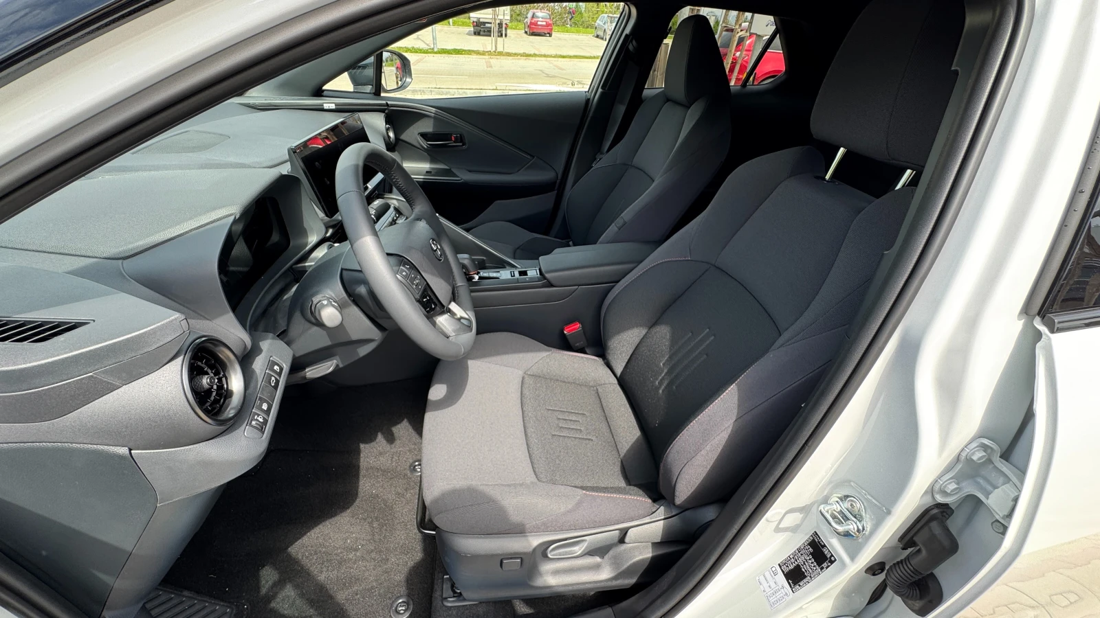 Toyota C-HR 2.0 HEV TEAM D FULL TOP НАЛИЧНА - изображение 7