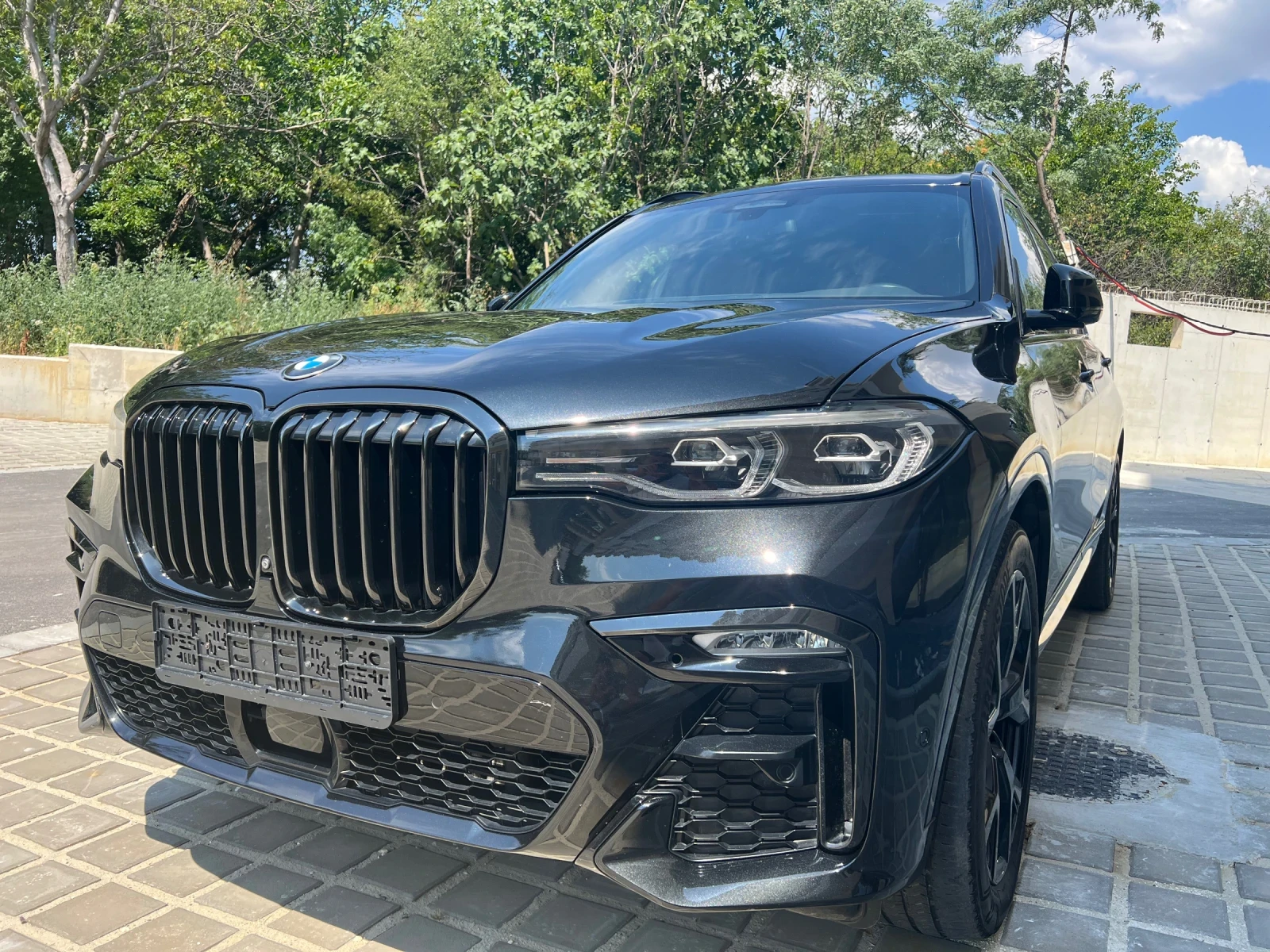 BMW X7 M-Paket M50i - изображение 2