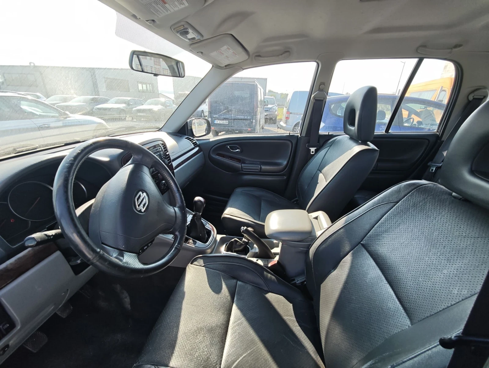 Suzuki Vitara 2.0i, снимка 9 - Автомобили и джипове - 55584344
