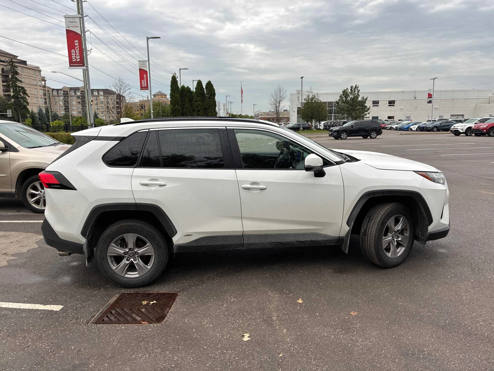 Toyota Rav4 * Hybrid XLE * ПОДГРЕВ* ПАНОРАМА* , снимка 3 - Автомобили и джипове - 56104453