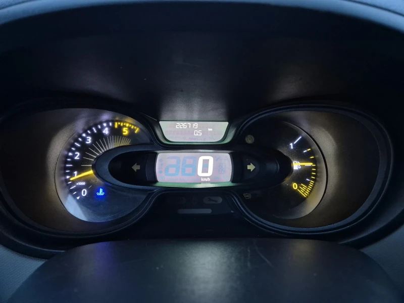 Renault Trafic 1.6 , снимка 16 - Бусове и автобуси - 52893463