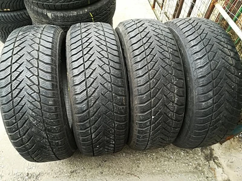 Гуми Зимни 245/60R18, снимка 1 - Гуми и джанти - 23684757