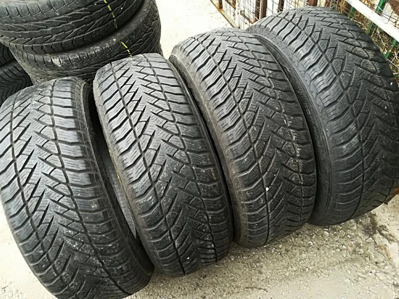 Гуми Зимни 245/60R18, снимка 2 - Гуми и джанти - 23684757