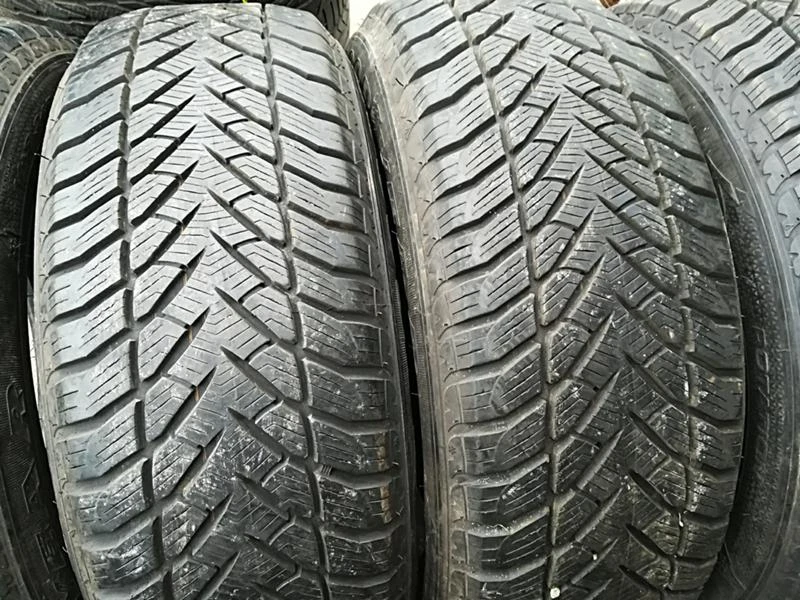 Гуми Зимни 245/60R18, снимка 3 - Гуми и джанти - 23684757