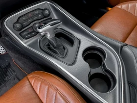 Dodge Challenger * SRT 392 * PANO* ПОДГРЕВ* KEYLESS* , снимка 3 - Автомобили и джипове - 53641855