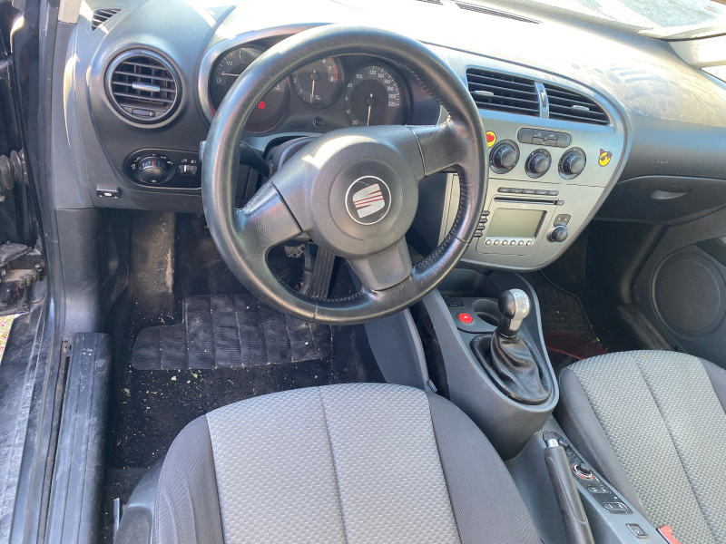 Seat Leon 1.6i, снимка 8 - Автомобили и джипове - 38069436