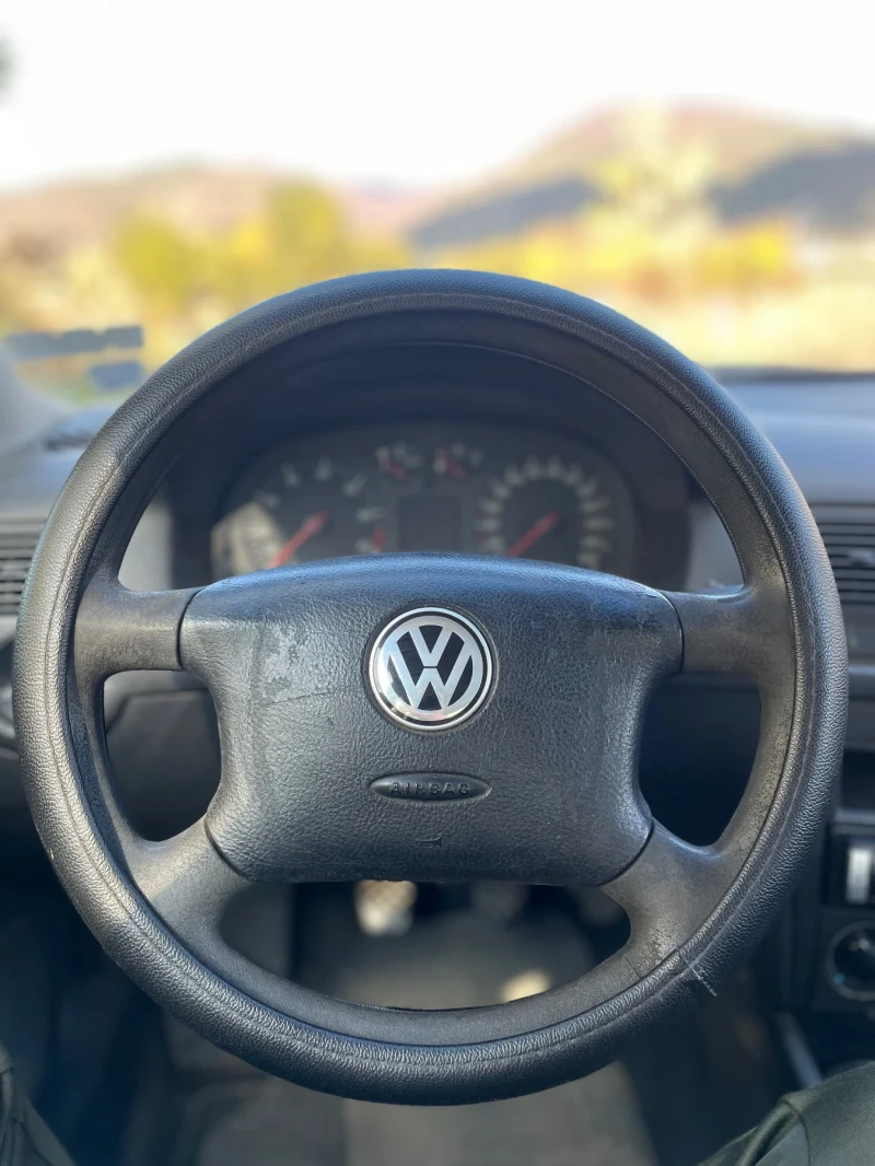 VW Golf 1.6, снимка 5 - Автомобили и джипове - 47786823