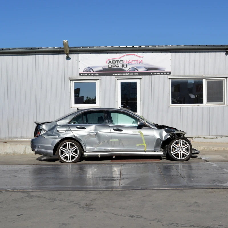 Mercedes-Benz C 300 3.0 i, снимка 2 - Автомобили и джипове - 51768536