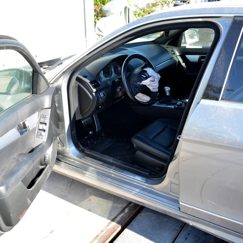 Mercedes-Benz C 300 3.0 i, снимка 5 - Автомобили и джипове - 51768536