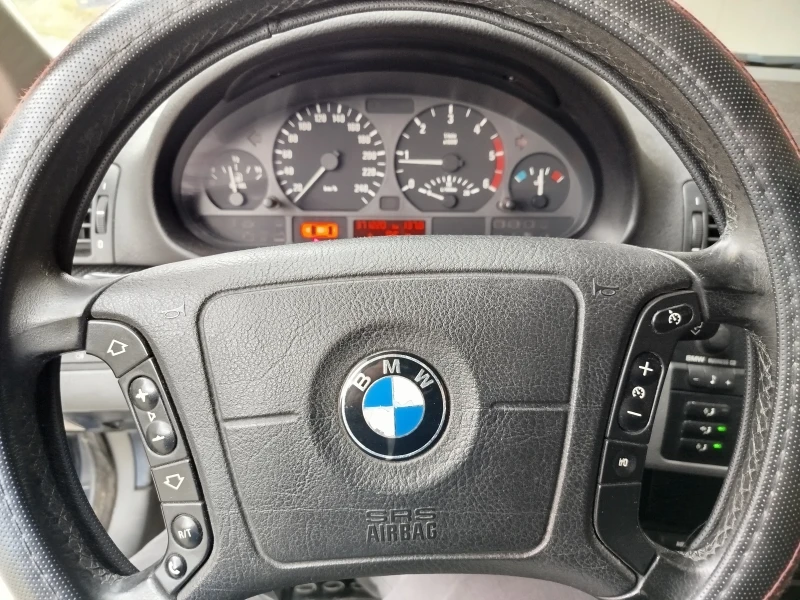 BMW 320, снимка 8 - Автомобили и джипове - 52016657