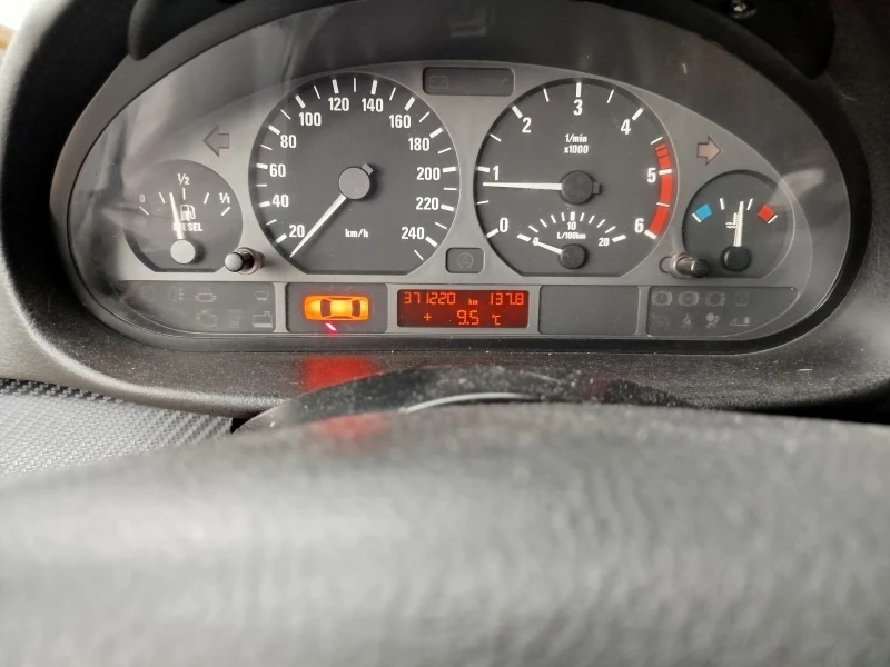 BMW 320, снимка 7 - Автомобили и джипове - 52016657