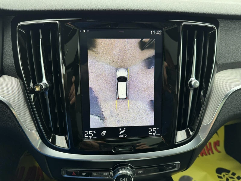 Volvo V60 D4 2.0d R- DESIGN, снимка 13 - Автомобили и джипове - 53232879