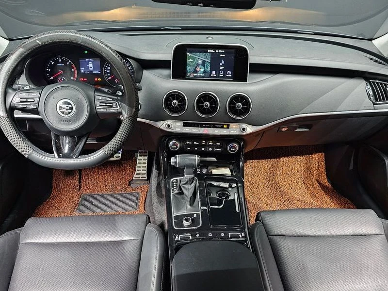 Kia Stinger 2.2 Diesel 2WD| 200к.с.| ВКЛ.ТЕХНОТЕСТ, снимка 7 - Автомобили и джипове - 55261377